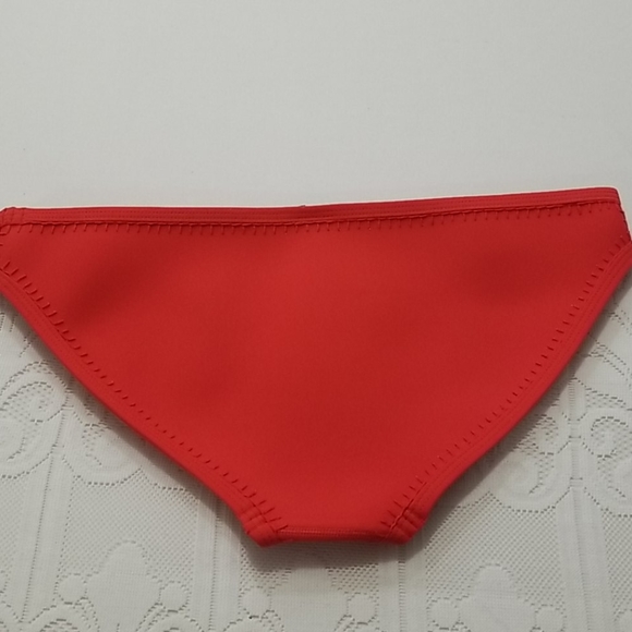 70B Triangl red crochet bikini bottoms - Picture 3 of 5